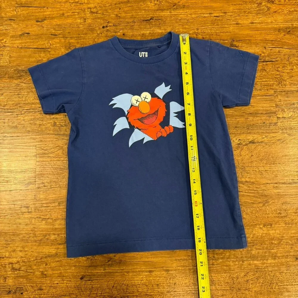 Uniqlo KAWS Sesame Street Blue Elmo‎ Graphic T Shirt Kid's Boy's Girl's M 7-8